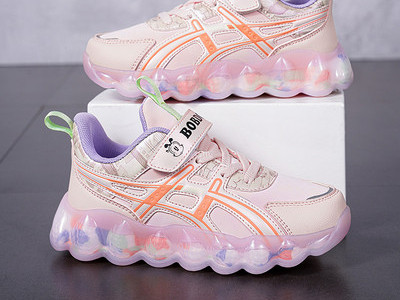 Laste tossud tüdrukutele - paelte ja plaastritega