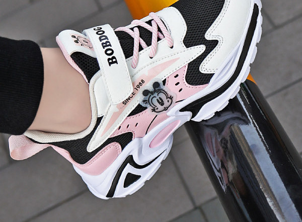 Laste tossud tüdrukutele - paelte ja plaastritega