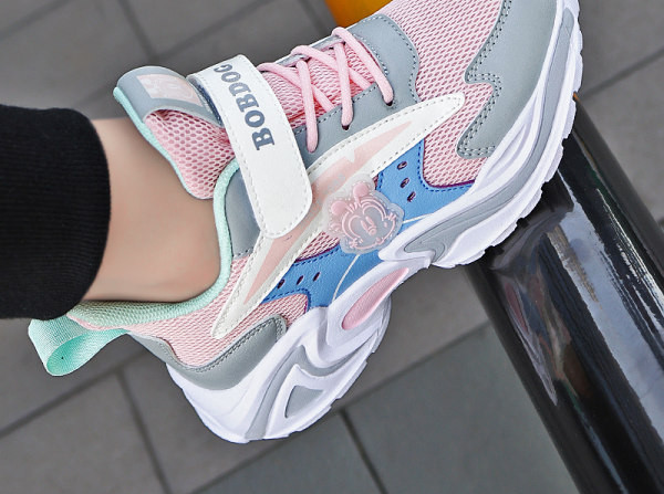 Laste tossud tüdrukutele - paelte ja plaastritega