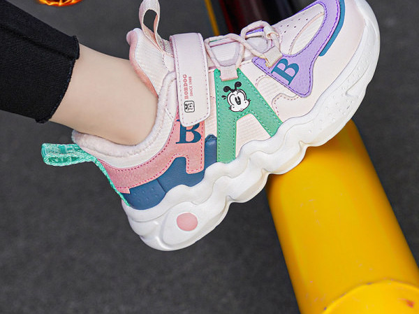 Odiniai vaikiški sportbačiai mergaitėms su aplikacija ir užrašu