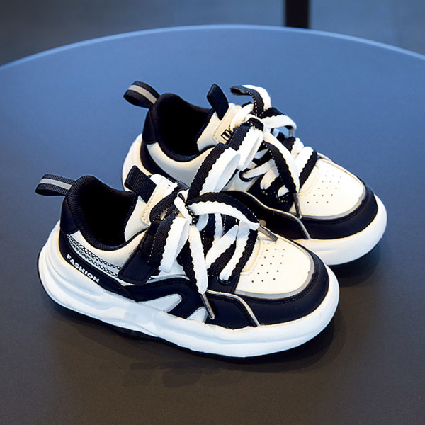 Kožne tenisice na vezanje za djevojčice s ravnim potplatom