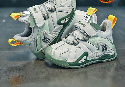 Kožne dječje tenisice s aplikacijom i natpisom za dječake