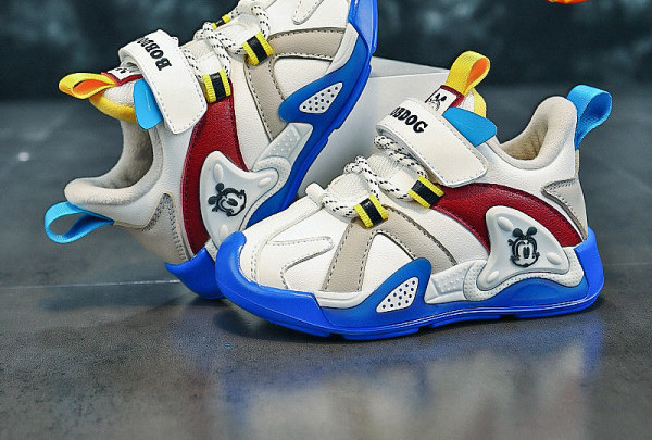 Kožne dječje tenisice s aplikacijom i natpisom za dječake