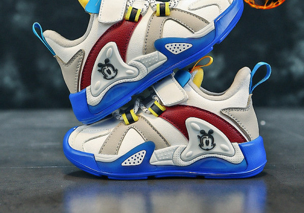 Kožne dječje tenisice s aplikacijom i natpisom za dječake