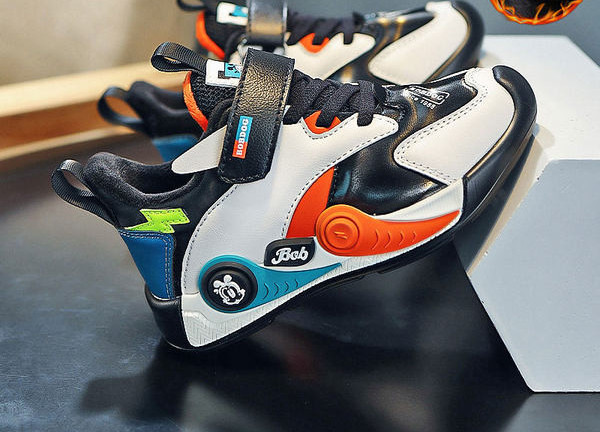 Sportiniai sportbačiai berniukams iš eko odos su velcro lopais