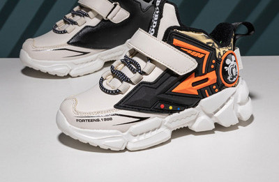 Dječje tenisice za dječake s čičak zakrpama i toplom postavom