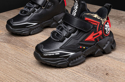 Dječje tenisice za dječake s čičak zakrpama i toplom postavom