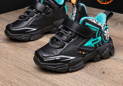 Dječje tenisice za dječake s čičak zakrpama i toplom postavom