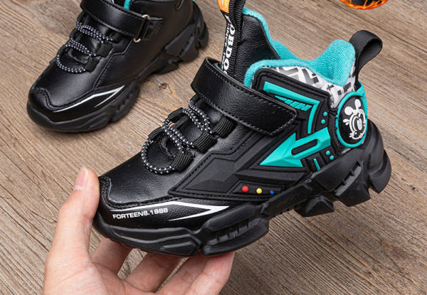 Dječje tenisice za dječake s čičak zakrpama i toplom postavom