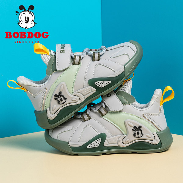 Poiste sporditossud, millel on aplikatsioon ja kiri