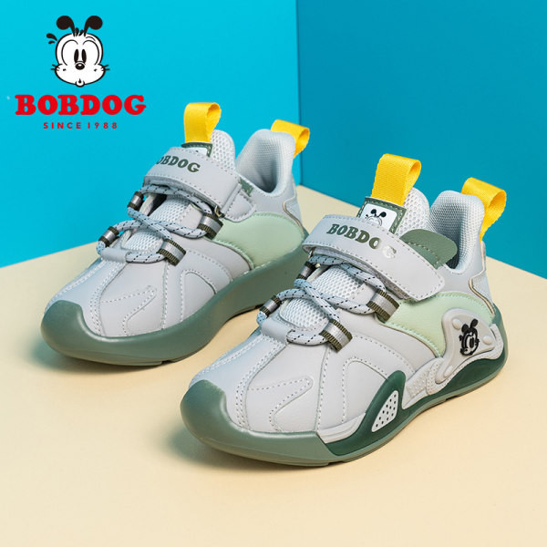 Poiste sporditossud, millel on aplikatsioon ja kiri