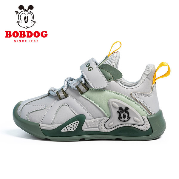 Poiste sporditossud, millel on aplikatsioon ja kiri