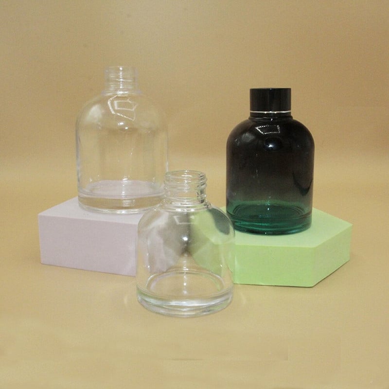 100 ml és 150 ml illatos üveg diffúzor palack és aromaterápiás üvegpalack aluminit körrel és műanyag fedelekkel
