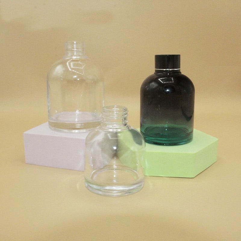 100 ml és 150 ml illatos üveg diffúzor palack és aromaterápiás üvegpalack aluminit körrel és műanyag fedelekkel
