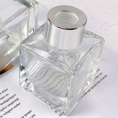 50 ml ir 100 ml ir 200 ml tuščio kvadrato formos Kvapinio stiklo difuzoriaus buteliukas ir Aromaterapijos buteliukai su aliumito apskritimu ir plastikiniais dangteliais