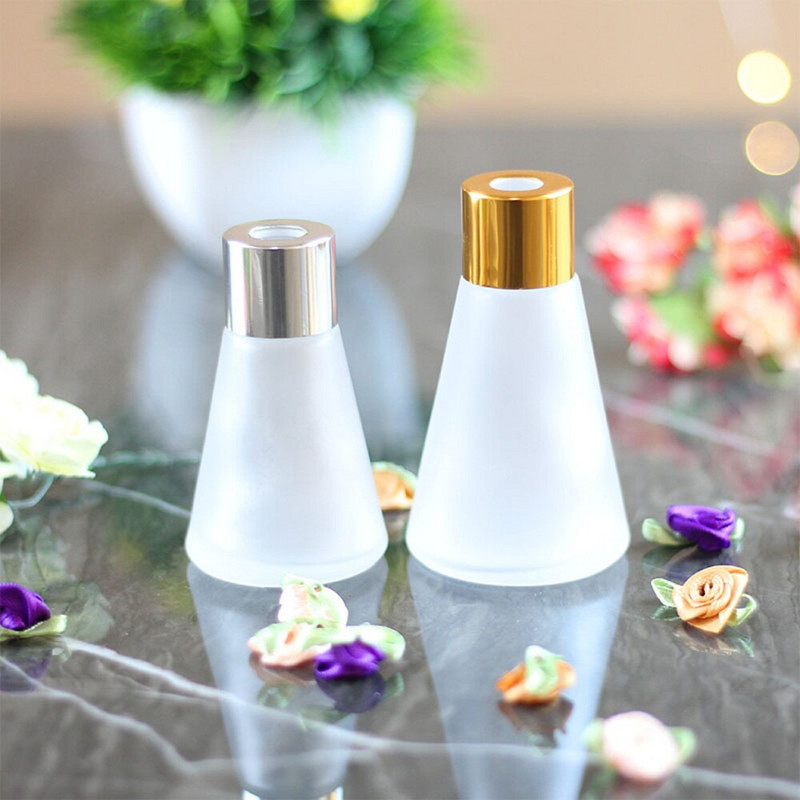30 ml-es és 50 ml-es üres kúp alakú Illatos üveg diffúzoros üveg & Aromaterápiás palackok aluminit körrel és műanyag fedővel