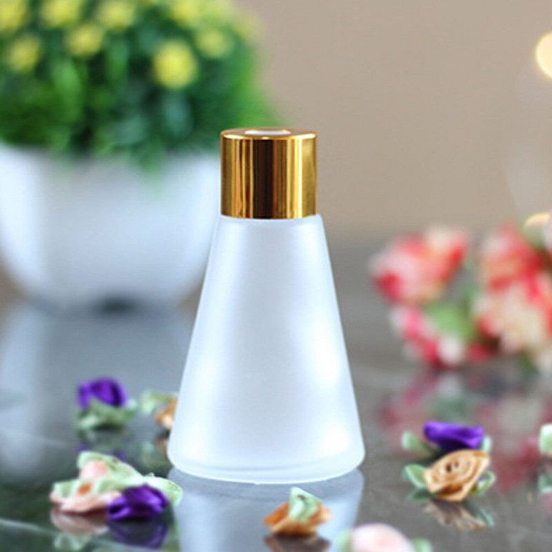 30 ml-es és 50 ml-es üres kúp alakú Illatos üveg diffúzoros üveg & Aromaterápiás palackok aluminit körrel és műanyag fedővel