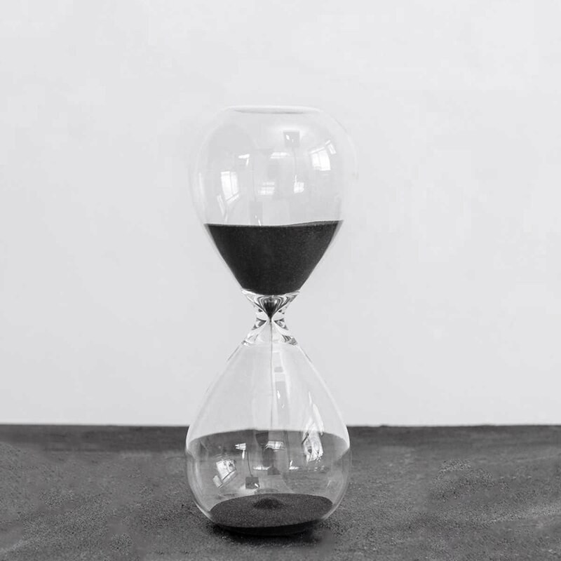 Stikliniai smėlio laikrodžio papuošalai, kūrybinga asmenybė, paprasti ir modernūs papuošalai, laikmačio amatai