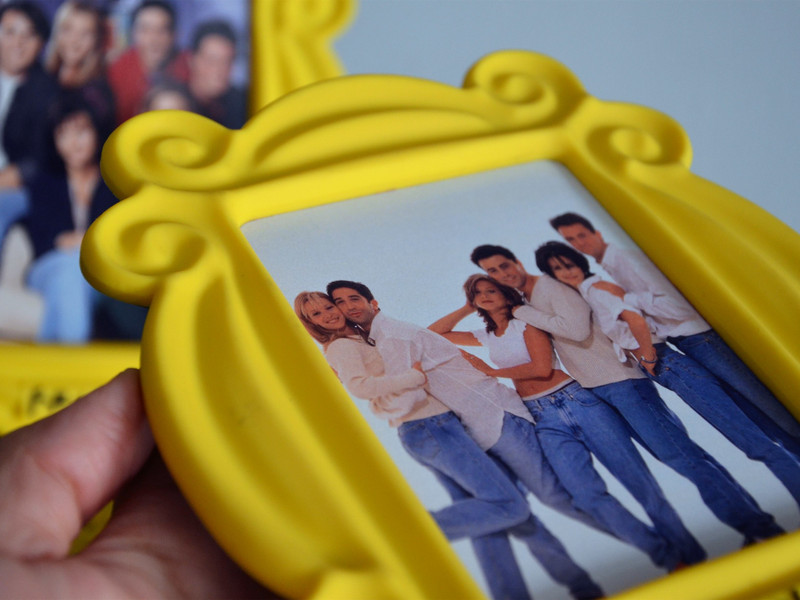 Friends TV Show Rama foto lucrată manual Monica Rama uși Rame foto galbene Decor de colecție Ornamente de birou Cadouri pentru prieteni