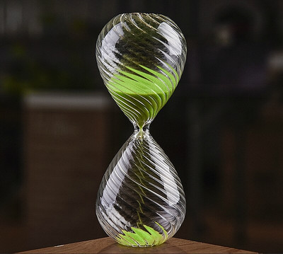 Kūrybingas susuktas stiklas smėlio laikrodis 5 minutės laiko laikmatis vaikams restoranas, kuriame patiekiama atgalinė atskaita Mėlynas smėlio laikrodis Juokingas vaikų smėlio stiklas