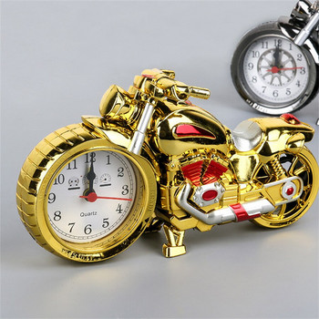 Ретро мотоциклет Винтидж часовник Модна личност Пластмасов античен часовник Настолни орнаменти Творчески часовник Подарък Декорации за дома