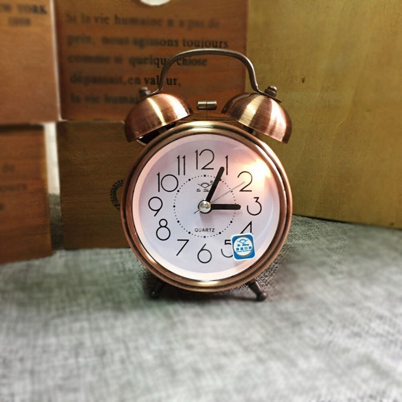 Antik retro néma ébresztőóra Éjszakai fény óra Egyszerű otthoni diák ajándék fém