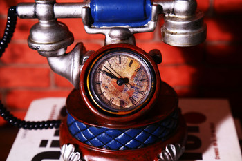 Ретро Винтидж модел телефон Винтидж декор за дома Ретро шик стил Нощен часовник Мебели за дома Настолен часовник 17*19*14см