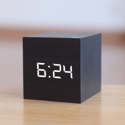 Fa asztali ébresztőóra Négyzet alakú hangvezérlés Nordic Luminous Clocks LED asztali USB/AAA tápellátású asztali elektronikus digitális óra