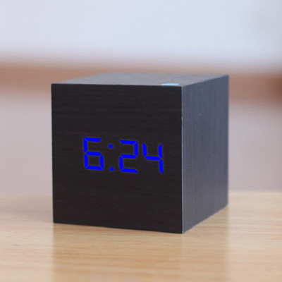 Fa asztali ébresztőóra Négyzet alakú hangvezérlés Nordic Luminous Clocks LED asztali USB/AAA tápellátású asztali elektronikus digitális óra