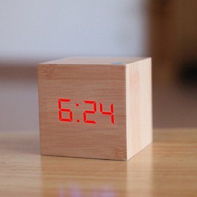 Fa asztali ébresztőóra Négyzet alakú hangvezérlés Nordic Luminous Clocks LED asztali USB/AAA tápellátású asztali elektronikus digitális óra