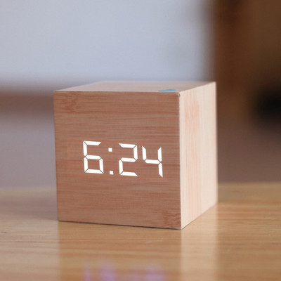 Fa asztali ébresztőóra Négyzet alakú hangvezérlés Nordic Luminous Clocks LED asztali USB/AAA tápellátású asztali elektronikus digitális óra