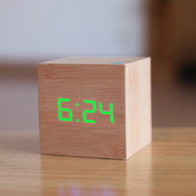 Fa asztali ébresztőóra Négyzet alakú hangvezérlés Nordic Luminous Clocks LED asztali USB/AAA tápellátású asztali elektronikus digitális óra