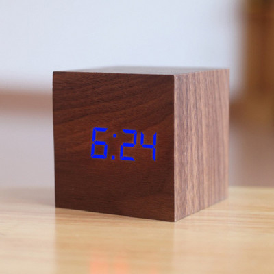 Fa asztali ébresztőóra Négyzet alakú hangvezérlés Nordic Luminous Clocks LED asztali USB/AAA tápellátású asztali elektronikus digitális óra