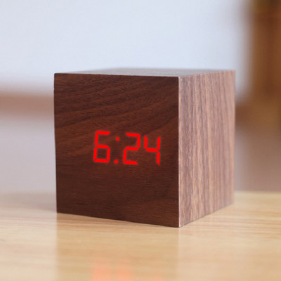 Fa asztali ébresztőóra Négyzet alakú hangvezérlés Nordic Luminous Clocks LED asztali USB/AAA tápellátású asztali elektronikus digitális óra