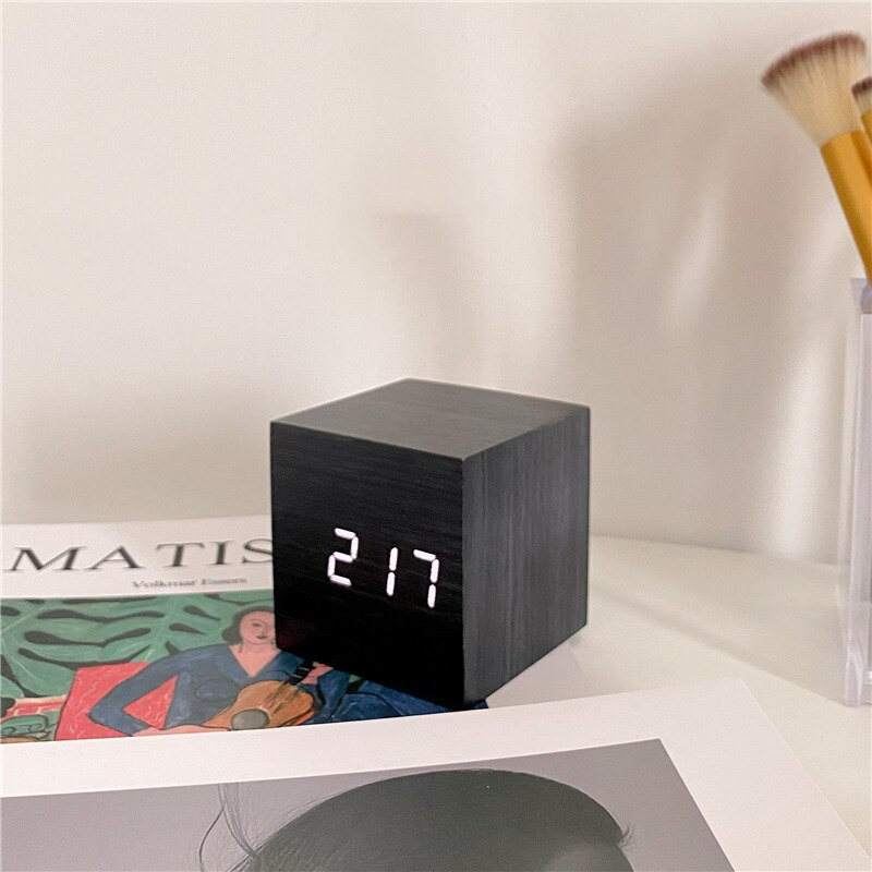 Ceas cu alarmă pătrat cu LED de birou retro, control vocal, stil nordic din lemn, ceas electronic luminos cu alimentare digitală, alimentat prin USB/AAA