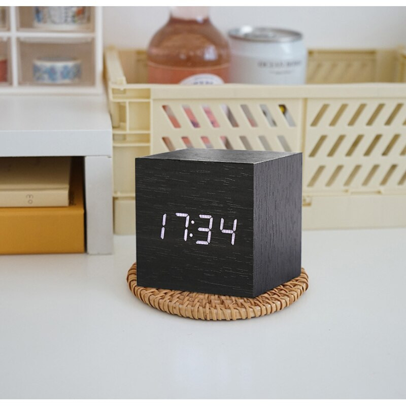 Ceas cu alarmă pătrat cu LED de birou retro, control vocal, stil nordic din lemn, ceas electronic luminos cu alimentare digitală, alimentat prin USB/AAA