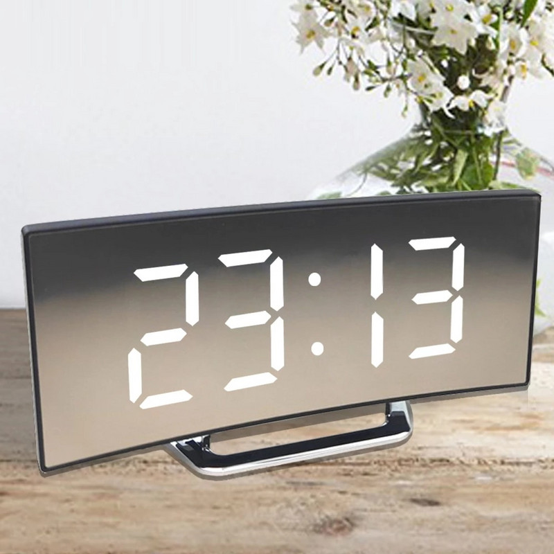 Elektronikus ébresztőóra Zajmentes kialakítás Digitális LED nagy kijelzős tükör Kikapcsolás memória funkció AAA Nem elemes világító óra