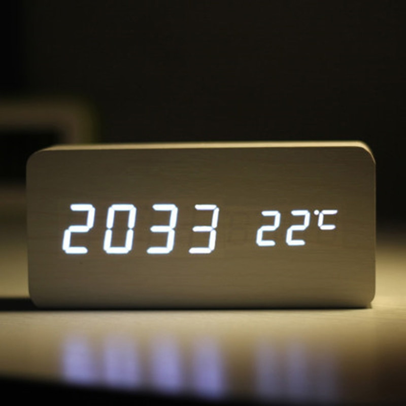 Fából készült digitális LED ébresztőóra hangvezérlés USB/AAA tápellátású elektronikus asztali óra többfunkciós hőmérsékletű asztali óra dekoráció