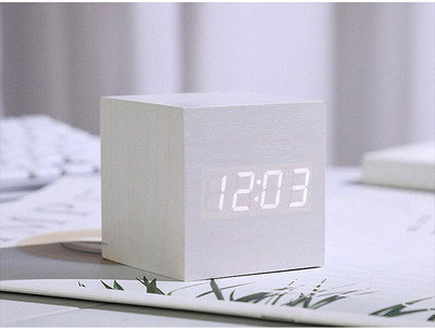 Ceas deșteptător LED Ceas de masă digital din lemn cu control vocal Despertador din lemn Ceasuri electronice de birou alimentate prin USB/AAA