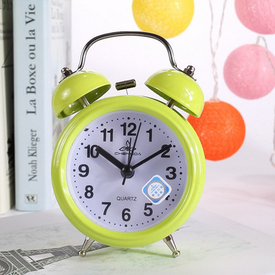 3 hüvelykes klasszikus ébresztőóra Vintage retro, csendes mutatós órák Hangos ébresztőóra kettős csengő éjszakai világítással, éjjeli hálószoba