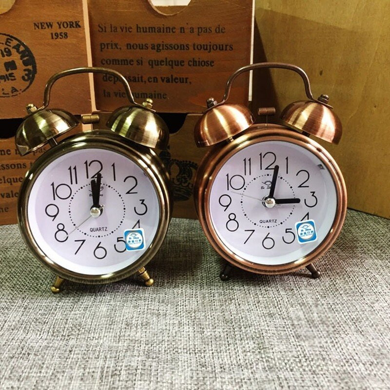 3 hüvelykes klasszikus ébresztőóra Vintage retro, csendes mutatós órák Hangos ébresztőóra kettős csengő éjszakai világítással, éjjeli hálószoba