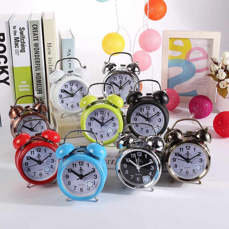 3 hüvelykes klasszikus ébresztőóra Vintage retro, csendes mutatós órák Hangos ébresztőóra kettős csengő éjszakai világítással, éjjeli hálószoba