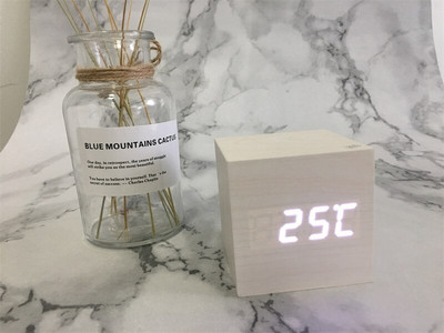 Ébresztőóra LED fa óra asztali hangvezérlés digitális Wood Despertador USB/AAA tápellátású elektronikus asztali órák