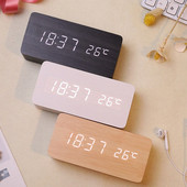 Otthoni dekoráció USB ébresztőóra LED fa világító némító hőmérséklet kettős kijelzős hangvezérlés fa elektronikus asztali dekoráció