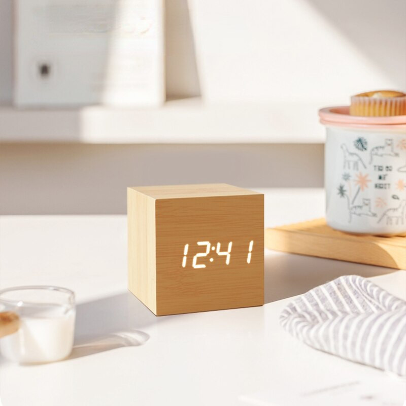 Daugiafunkcis kvadratinis skaitmeninis LED laikrodis žadintuvas medinis retro švytintis laikrodis darbalaukis stalo dekoras valdymo balsu snaudimo funkcijos įrankiai