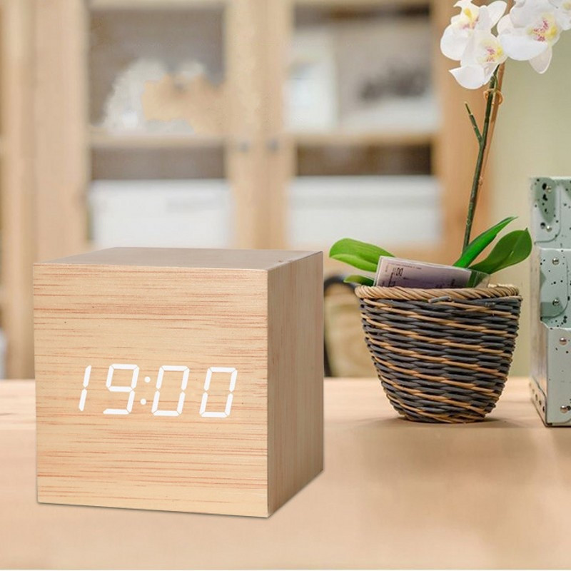 Hangvezérelt elektronikus digitális ébresztőóra Kreatív LED-es lusta fa óra Dátum Hőmérséklet óra Kis kocka művészi óra