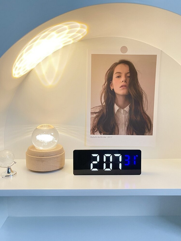 Veidrodinis LED skaitmeninis laikrodis Rašomasis stalas Elektroninis stalo laikrodis Dekoratyviniai papuošalai Prie lovos žadintuvas su temperatūros mini žadintuvu
