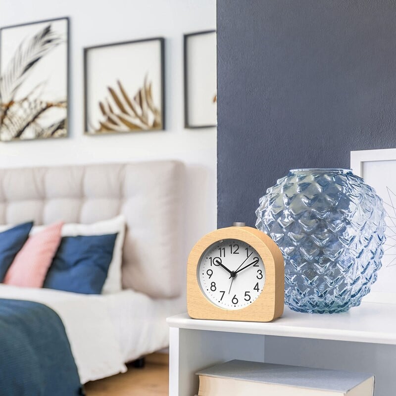 Žadintuvas be tiksėjimo Retro medinis žadintuvas su žadintuvo šviesa Tylus stalo laikrodis su snaudimo funkcija