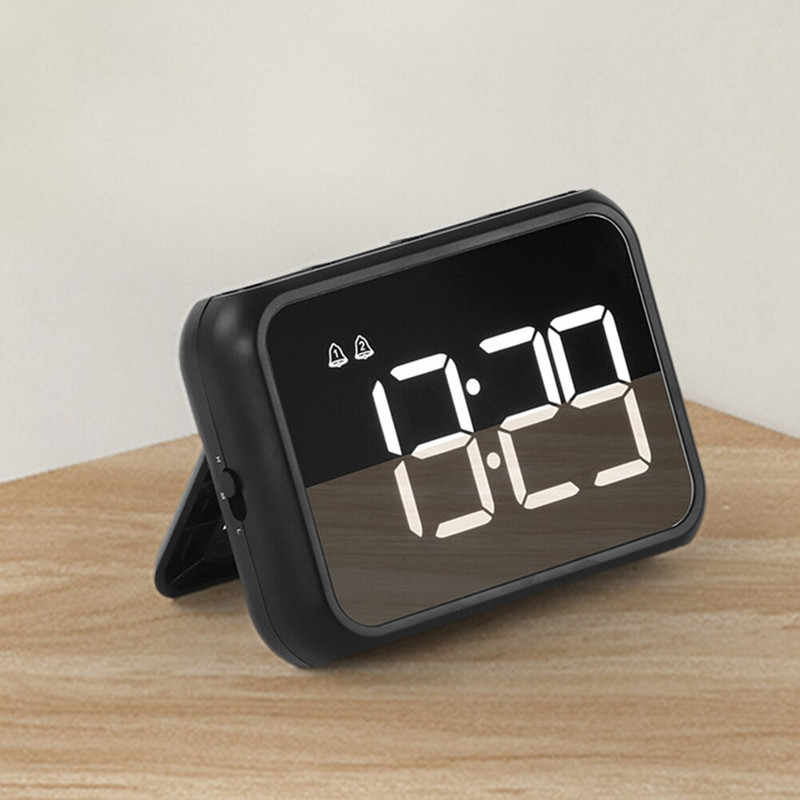 Skaitmenų ekranas Kelioninis žadintuvas Sieninis valdymas balsu 3 lygių reguliuojamas garsumas