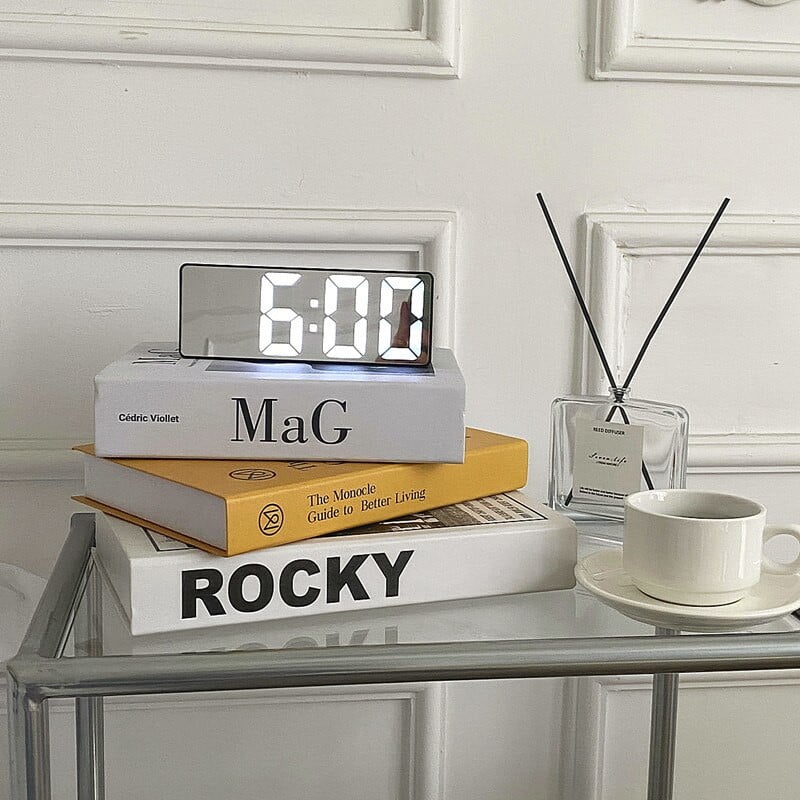 CuteLife Šviečiantis plastikinis išmanusis veidrodinis žadintuvas Vaikų valdymo balsu kalendorius LED stalinis laikrodis Namų dekoravimas prie lovos laikrodis